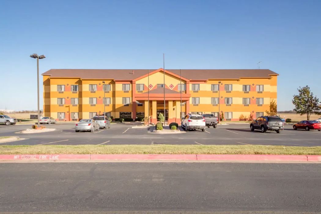 Quality Inn and Suites MidAmerica Industrial Park Area 1/21