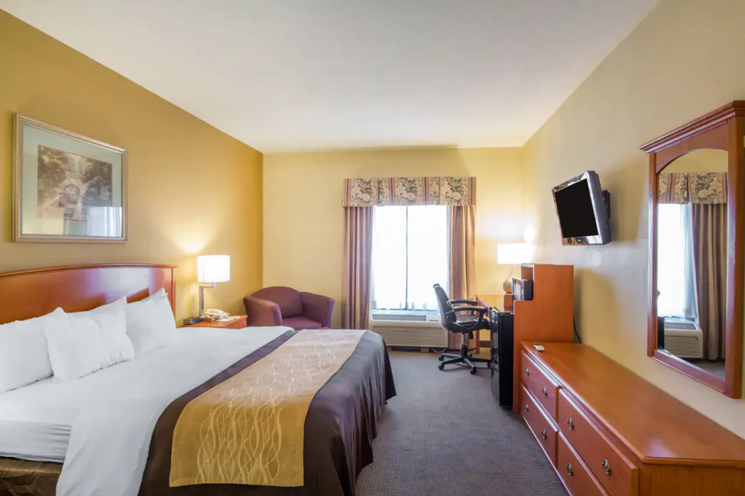 Quality Inn and Suites MidAmerica Industrial Park Area 8/21