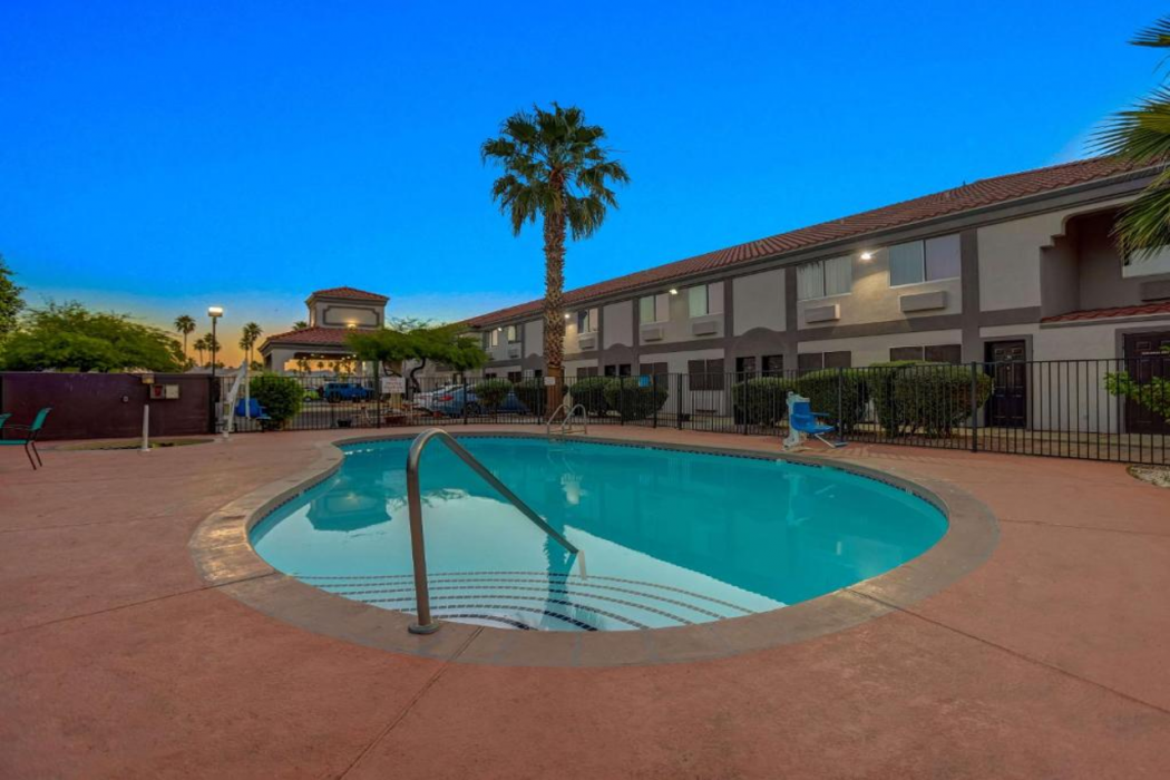 Americas Best Value Inn Apache Junction 39/56