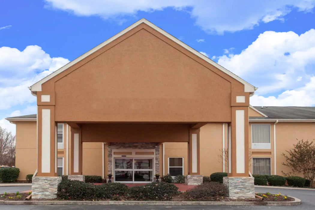 Quality Inn & Suites I-40 East 1/59