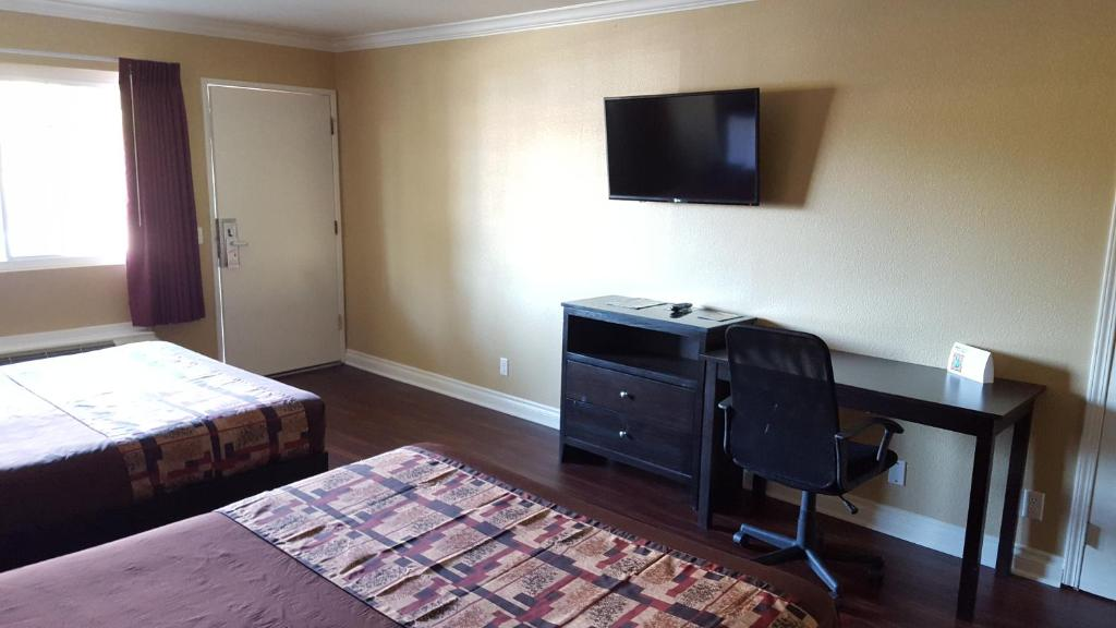 Anaheim Astoria Inn & Suites 4/22