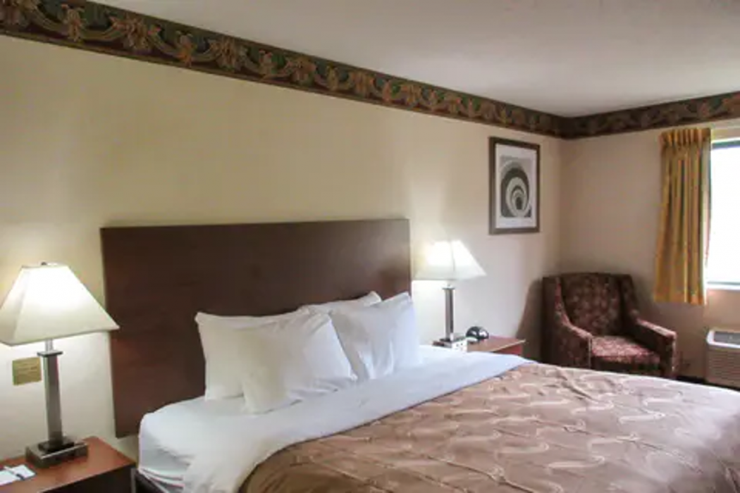 Quality Inn Sawyer, MI 8/35