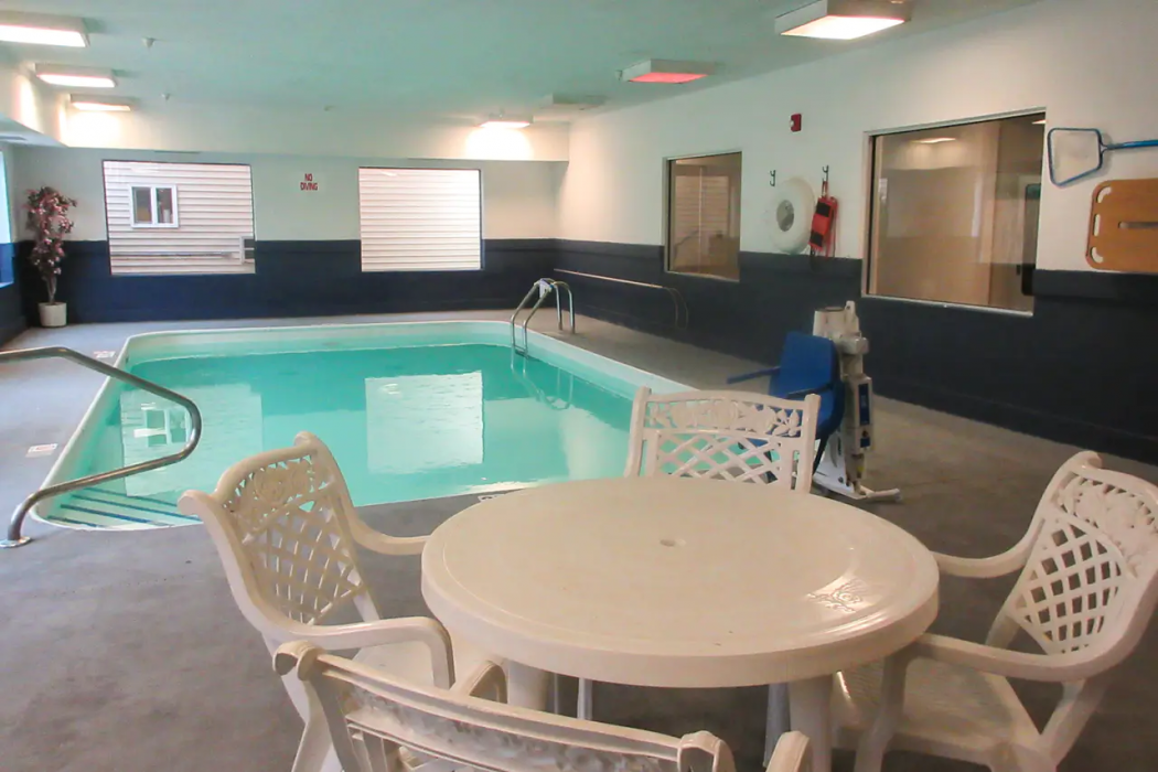 Quality Inn Sawyer, MI 22/35