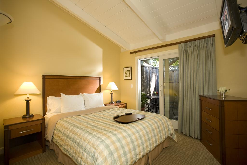 The Cottages Hotel 13/39