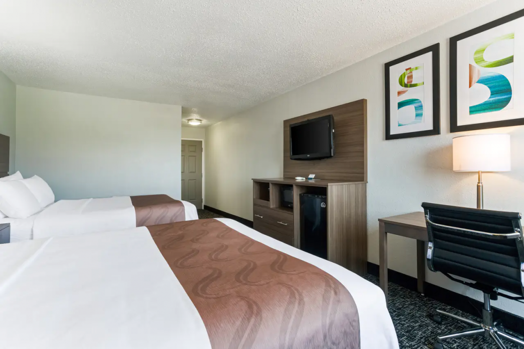 Quality Inn & Suites Ferdinand 13/27
