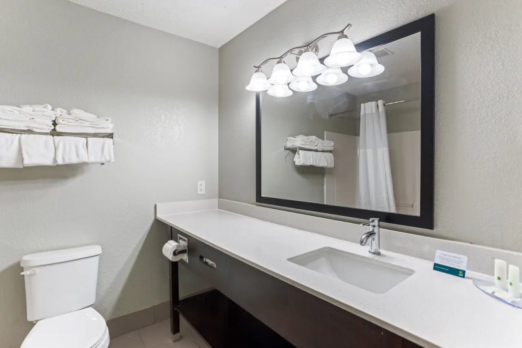 Quality Inn & Suites Ferdinand 16/27
