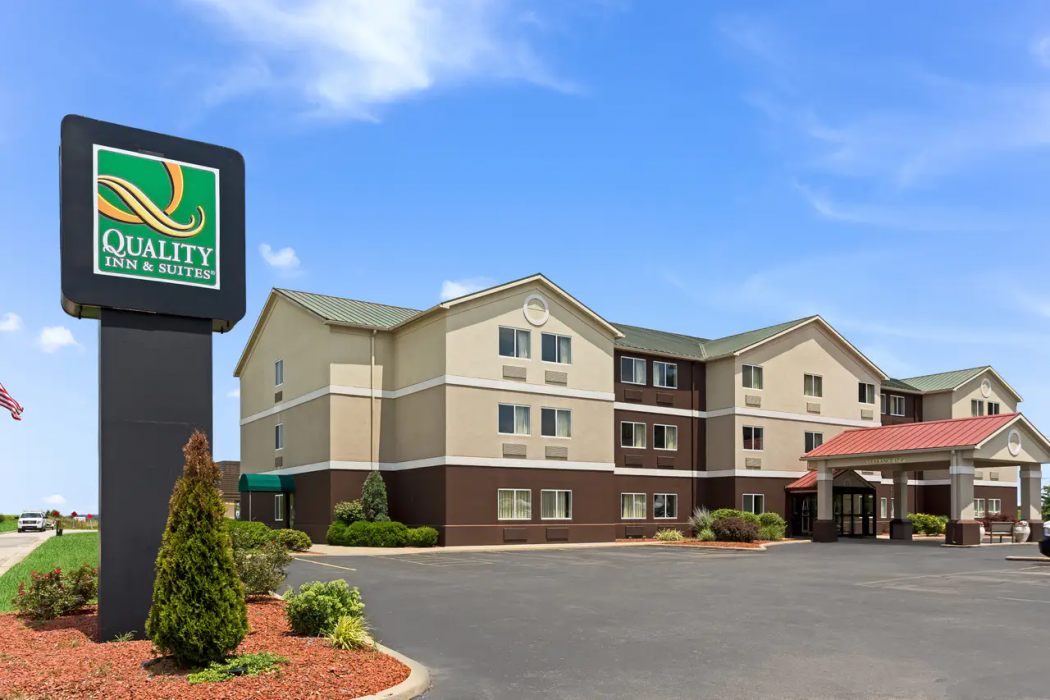 Quality Inn & Suites Ferdinand 1/27