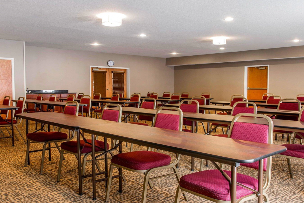Comfort Suites Benton Harbor - St. Joseph 16/38