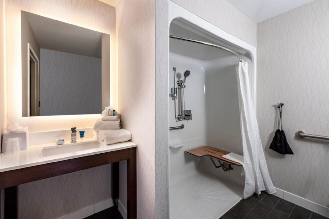 Radisson Hotel Fairview Heights - St. Louis 9/33