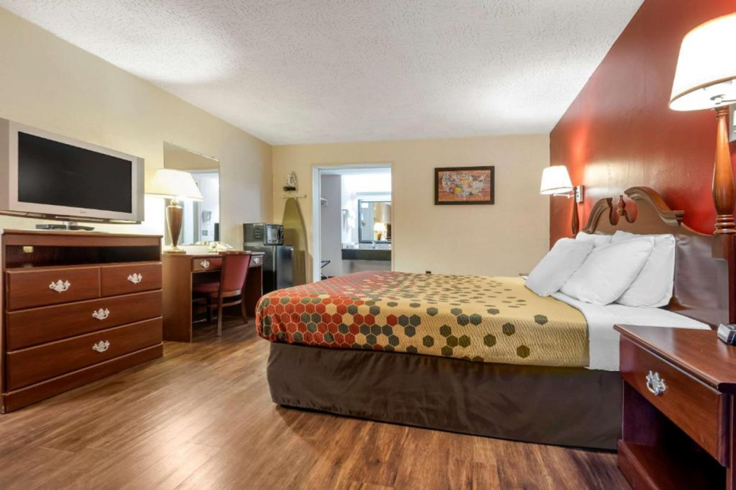 Econo Lodge Cortland Downtown NY 8/30