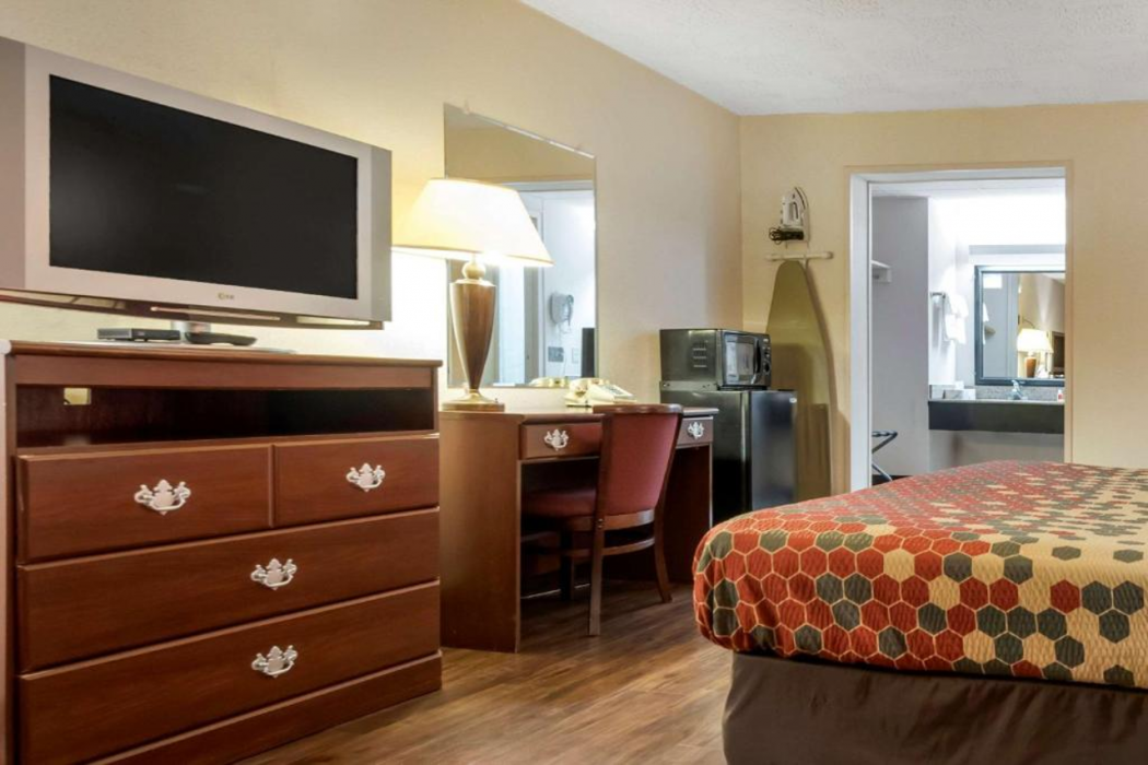 Econo Lodge Cortland Downtown NY 11/30