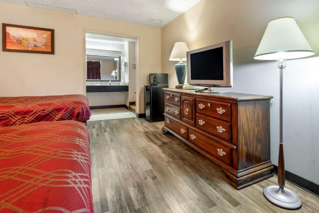 Econo Lodge Cortland Downtown NY 14/30