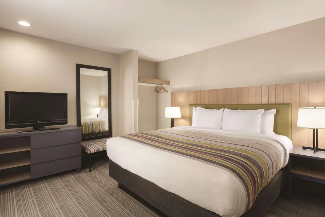 Country Inn and Suites By Radisson Bakersfield, CA 7/23