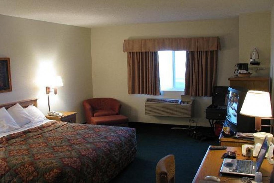 AmericInn by Wyndham Garden City 11/27