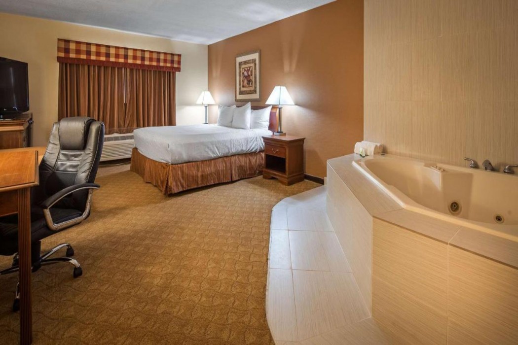 Days Inn by Wyndham St. Charles IL 10/17