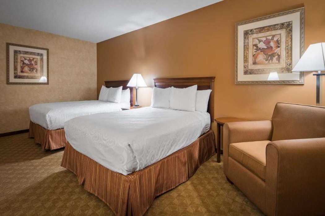 Days Inn by Wyndham St. Charles IL 8/17