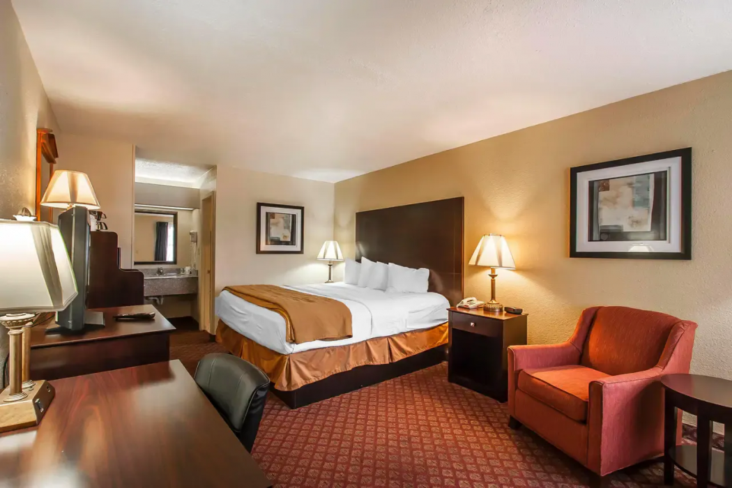 Quality Inn & Suites Covington 7/24