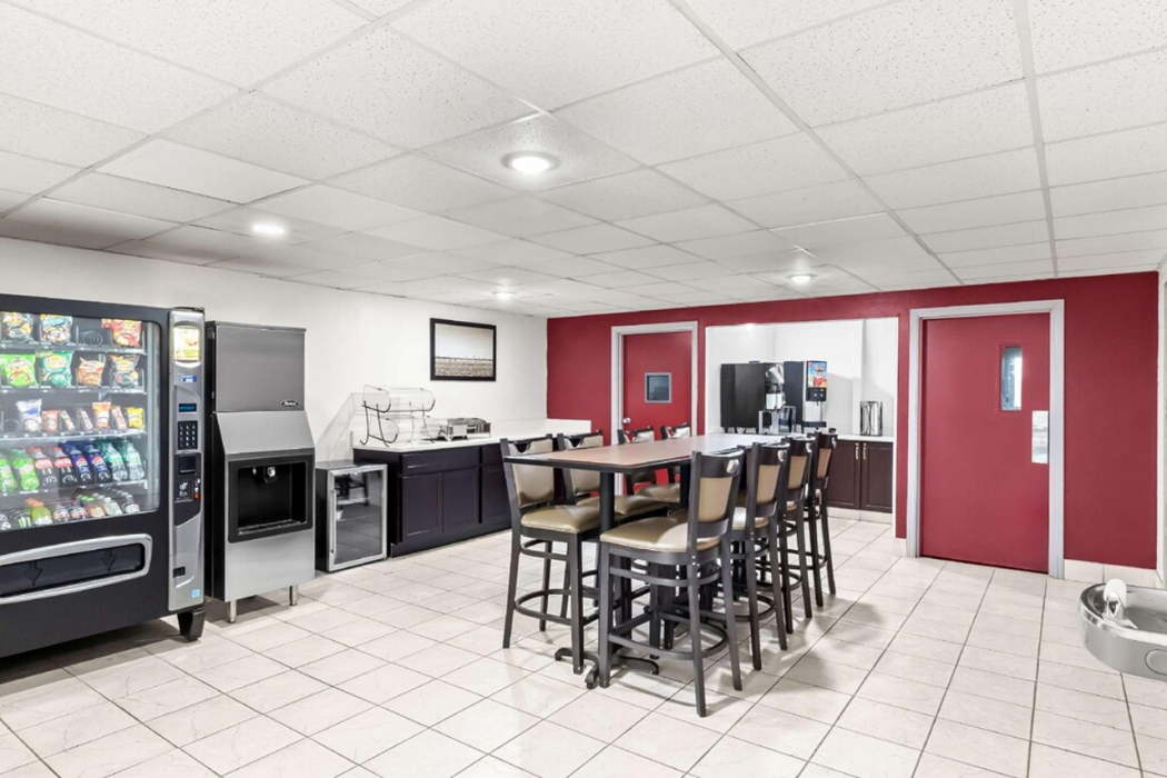 Red Lion Inn & Suites Pontoon Beach 6/55