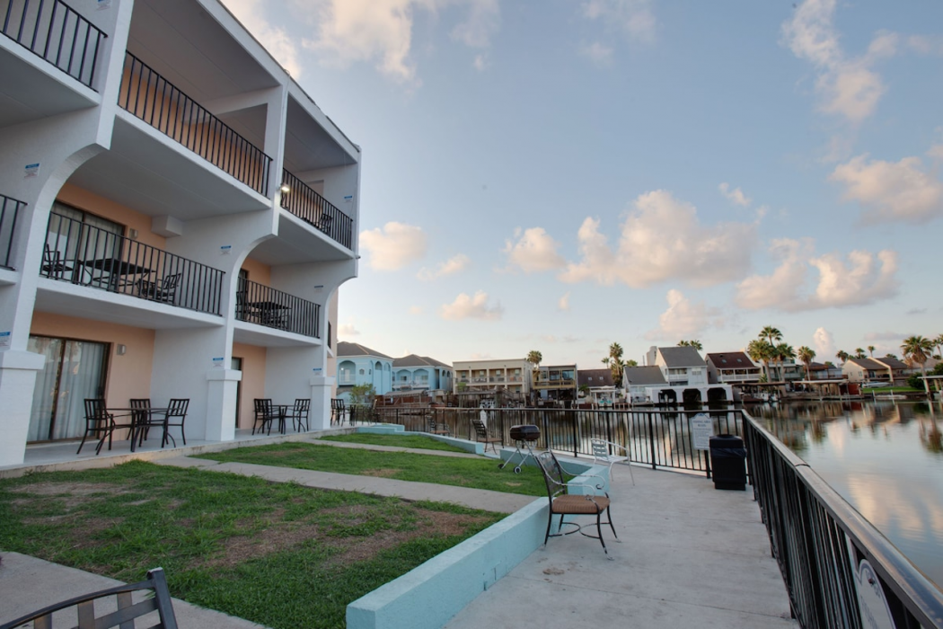 WindWater Hotel & Marina 3/66