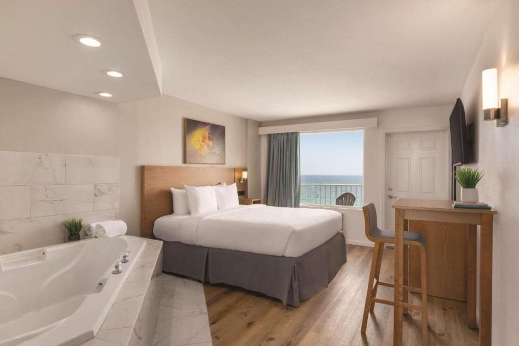 Radisson Beachfront Hotel - Panama City Beach 16/33