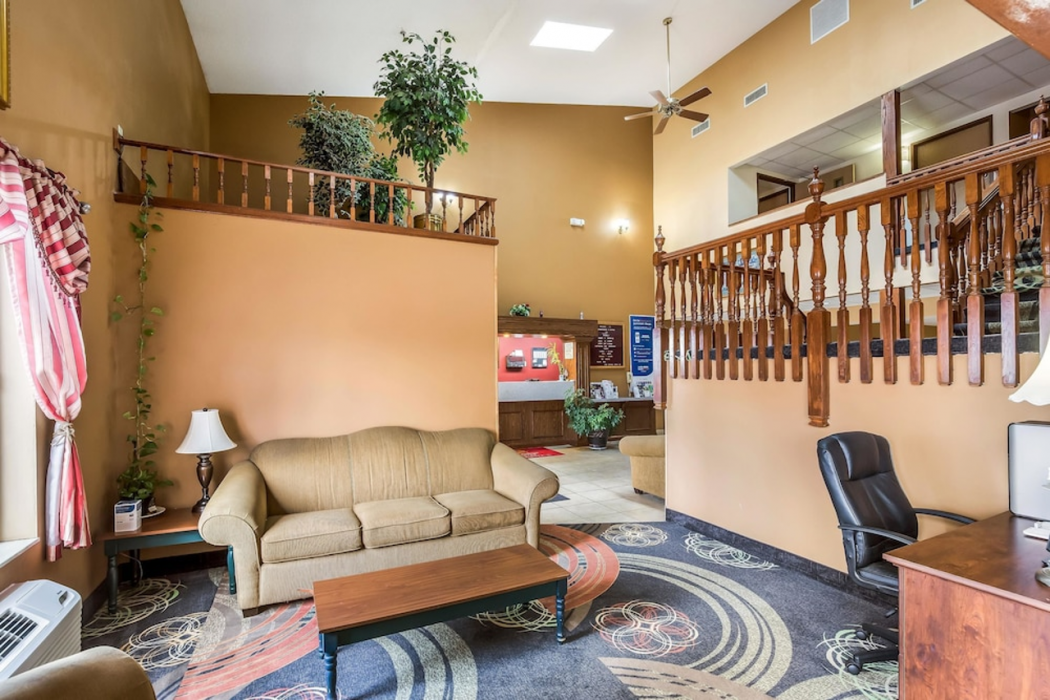Econo Lodge Inn & Suites Fairview Heights - St. Louis 14/22