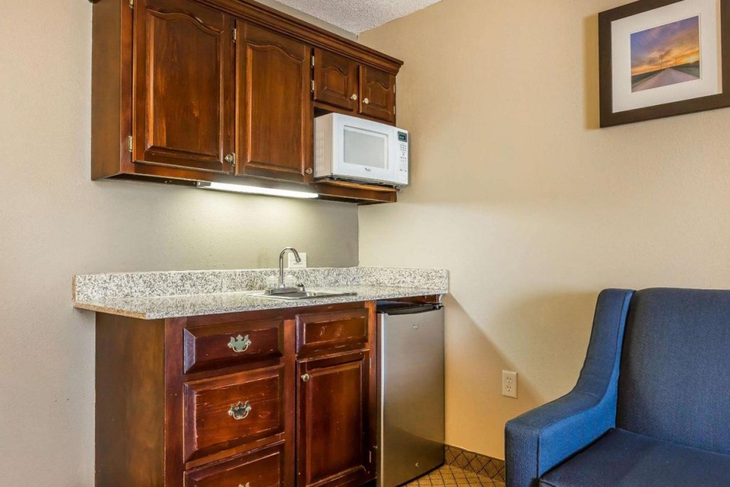 Comfort Inn & Suites Mishawaka South Bend 7/18