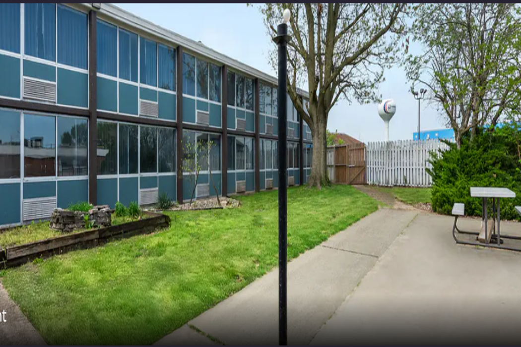 Suburban Studios Fairborn - Dayton 3/49