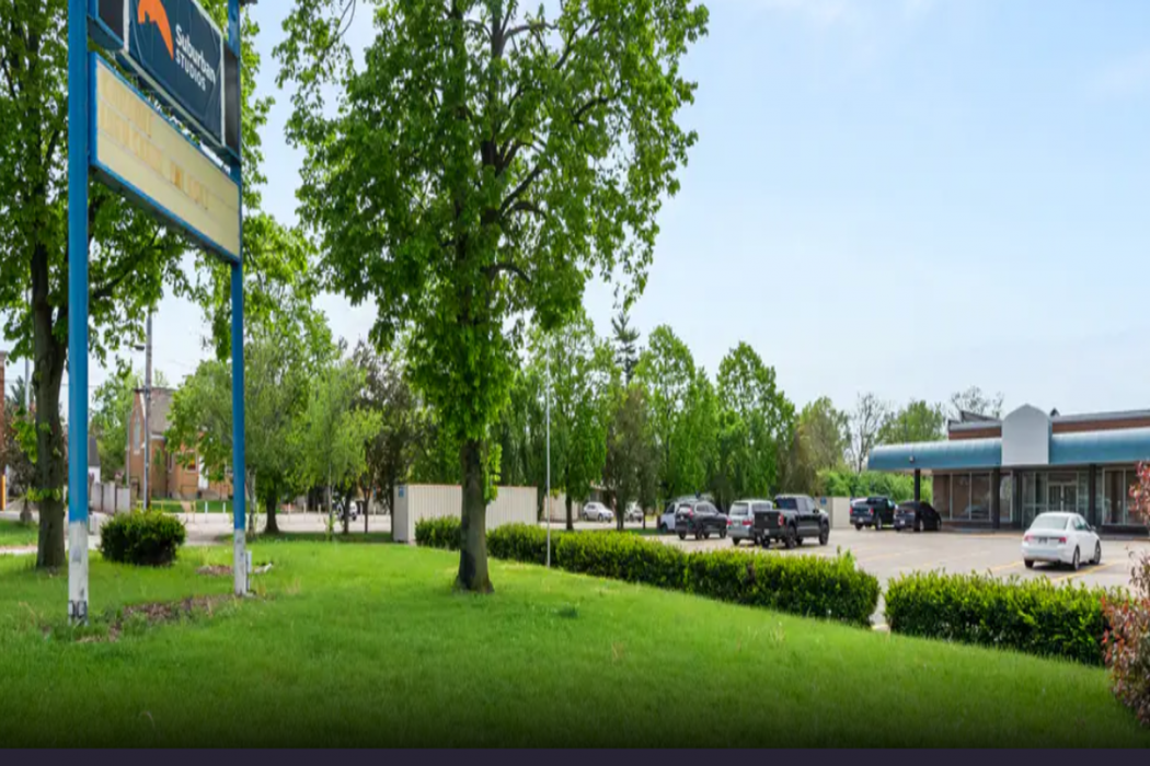 Suburban Studios Fairborn - Dayton 2/49