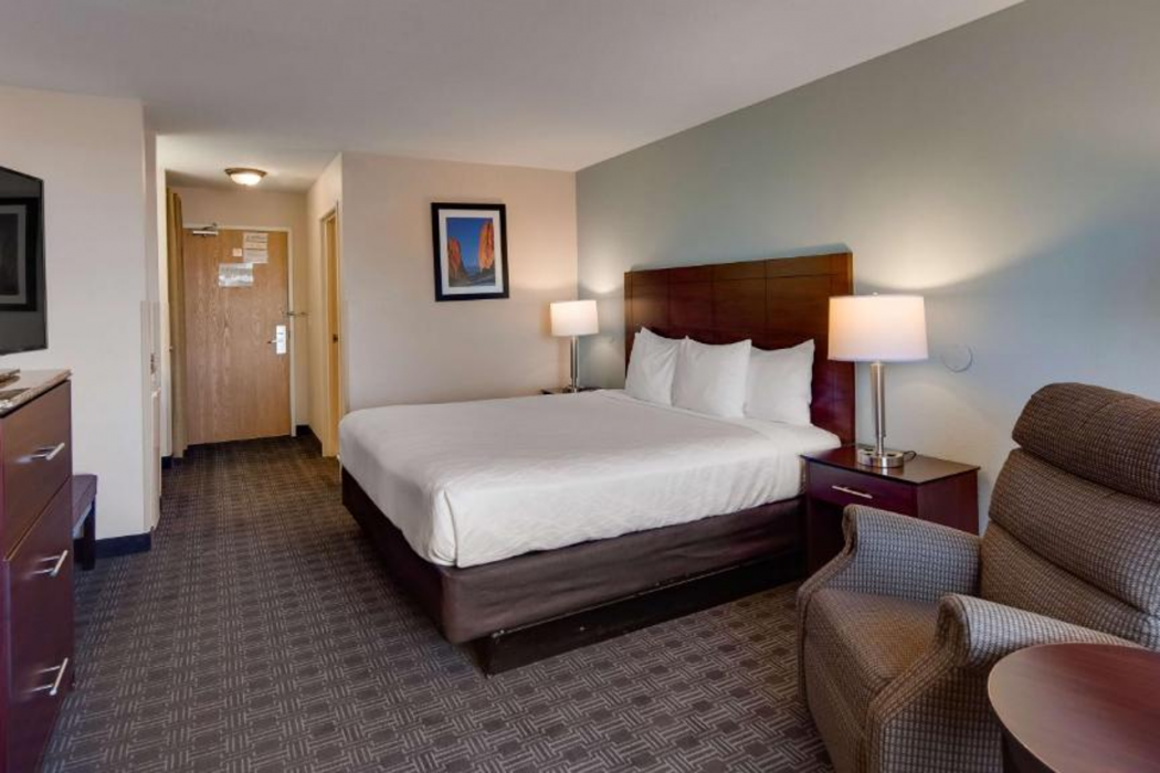 Best Western Plus Gateway Inn & Suites 12/34