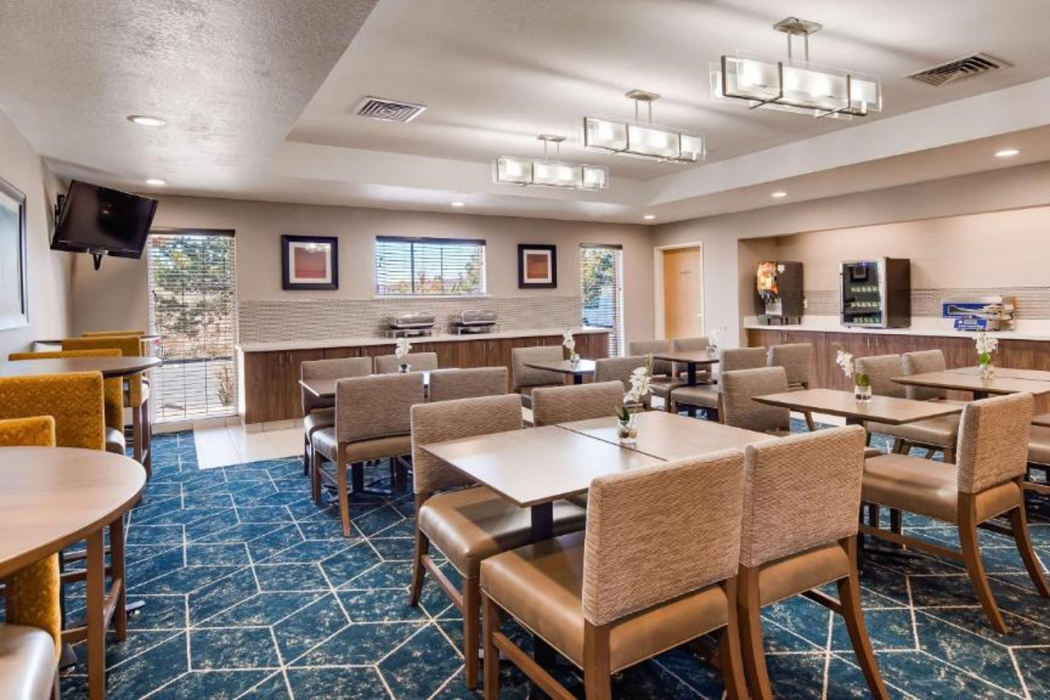 Best Western Plus Gateway Inn & Suites 29/34
