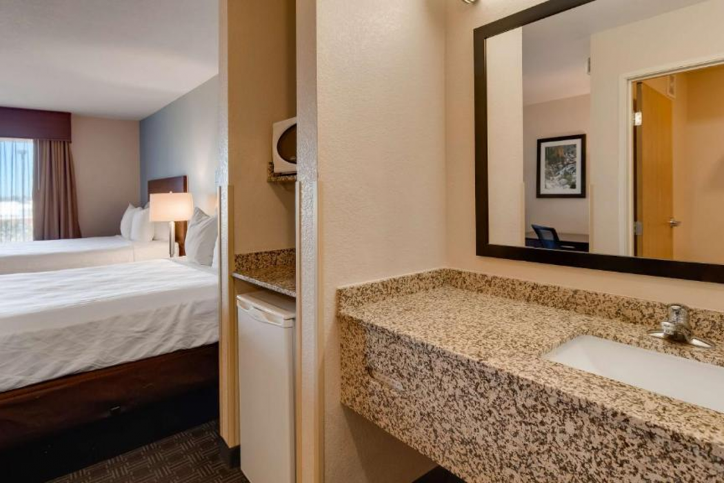 Best Western Plus Gateway Inn & Suites 17/34