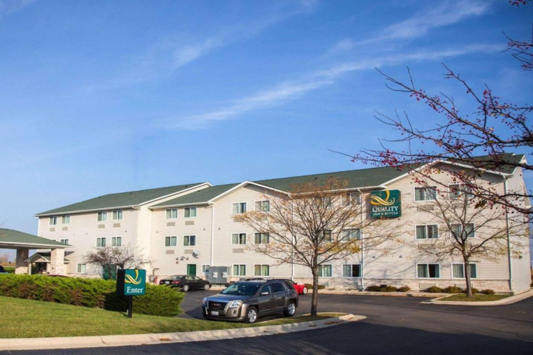 Quality Inn & Suites Loves Park Near Rockford 4/35