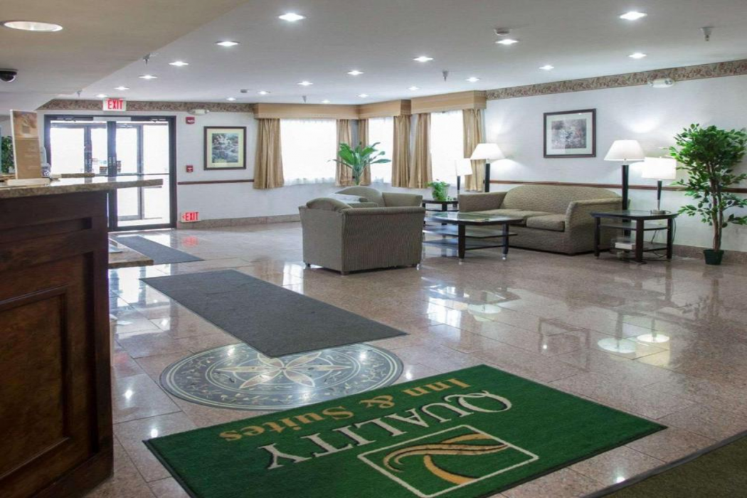 Quality Inn & Suites Loves Park Near Rockford 6/35
