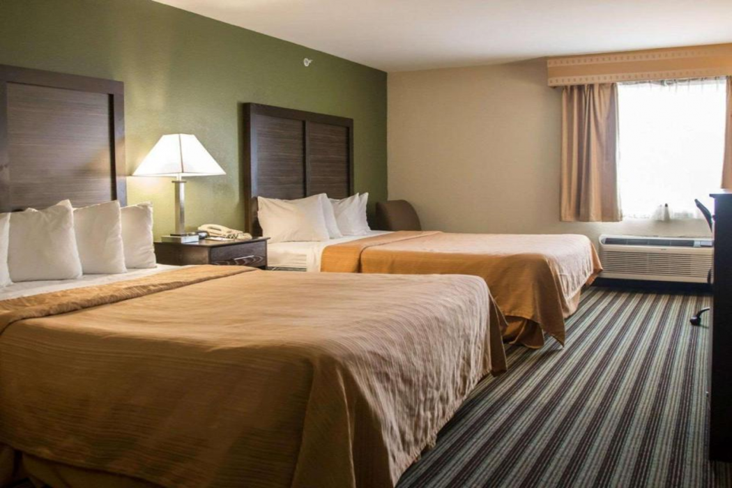 Quality Inn & Suites Loves Park Near Rockford 12/35