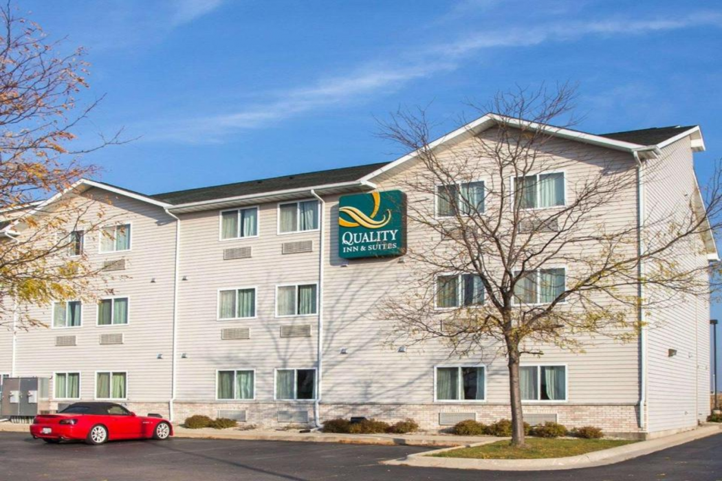 Quality Inn & Suites Loves Park Near Rockford 1/35
