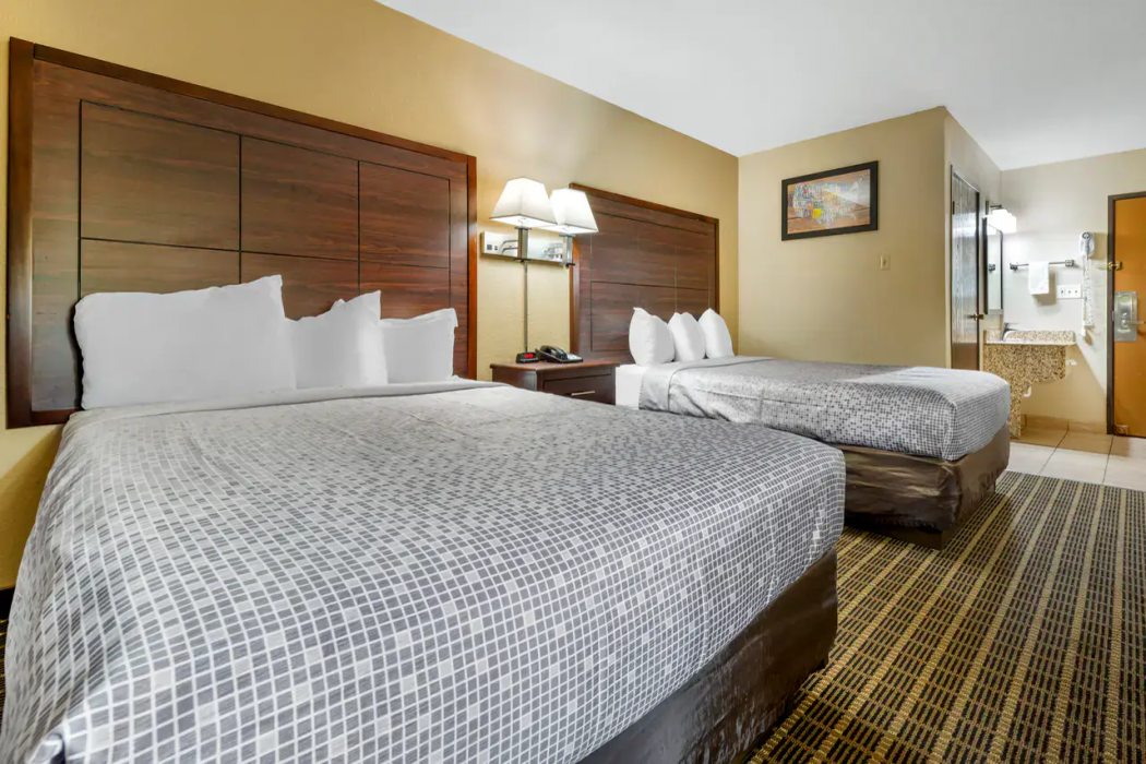 Econo Lodge La Crosse North 10/27