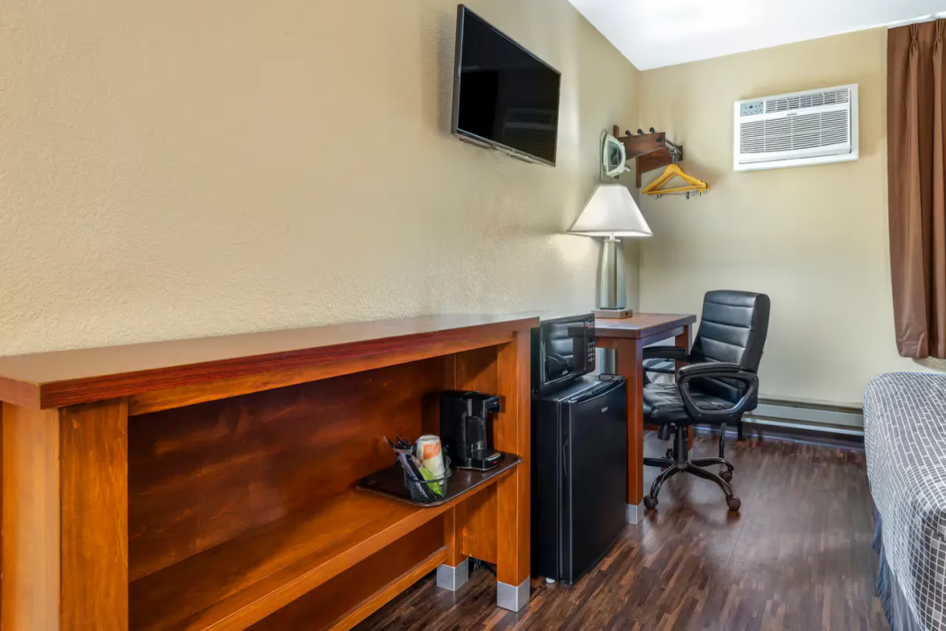 Econo Lodge La Crosse North 12/27