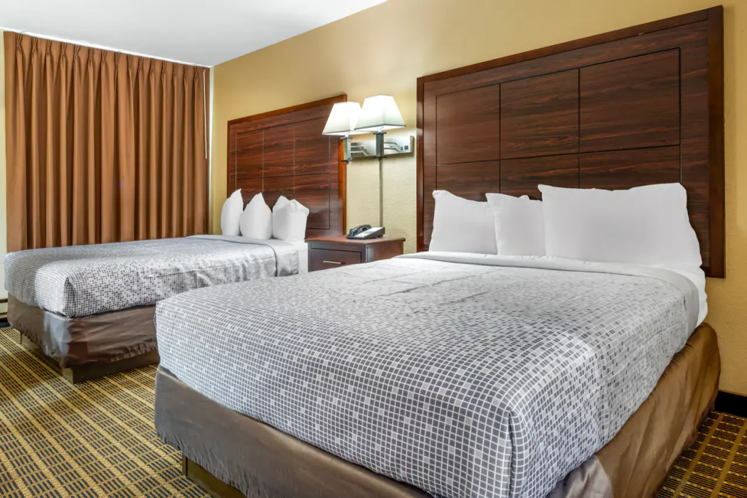 Econo Lodge La Crosse North 8/27