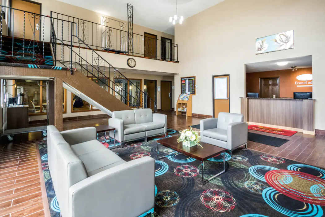 Econo Lodge La Crosse North 4/27