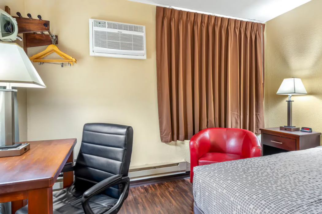 Econo Lodge La Crosse North 9/27