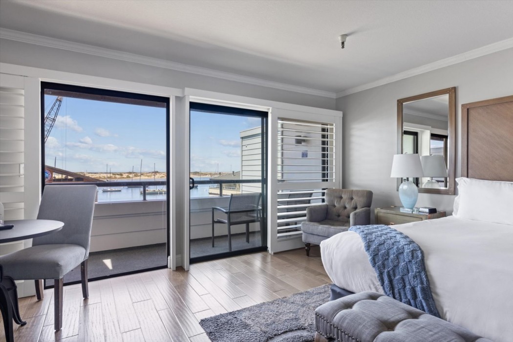 456 Embarcadero Inn Suites 36/77