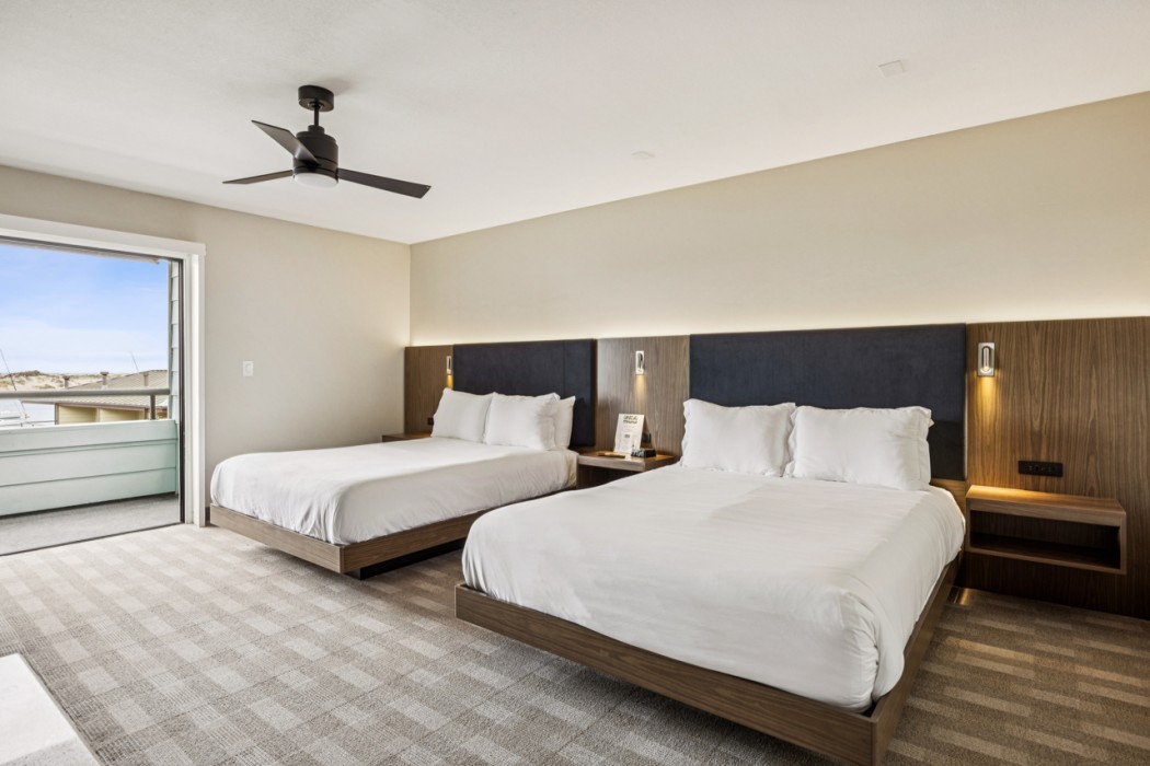 456 Embarcadero Inn Suites 17/77