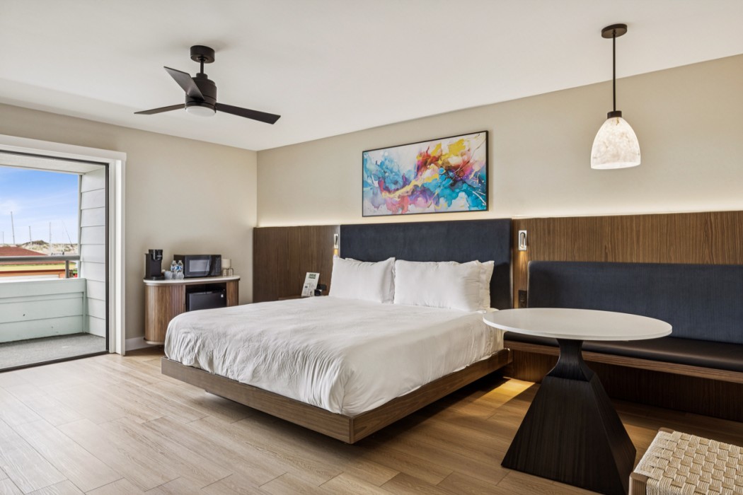 456 Embarcadero Inn Suites 20/77