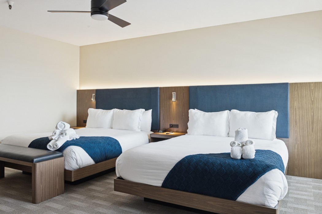 456 Embarcadero Inn Suites 28/77