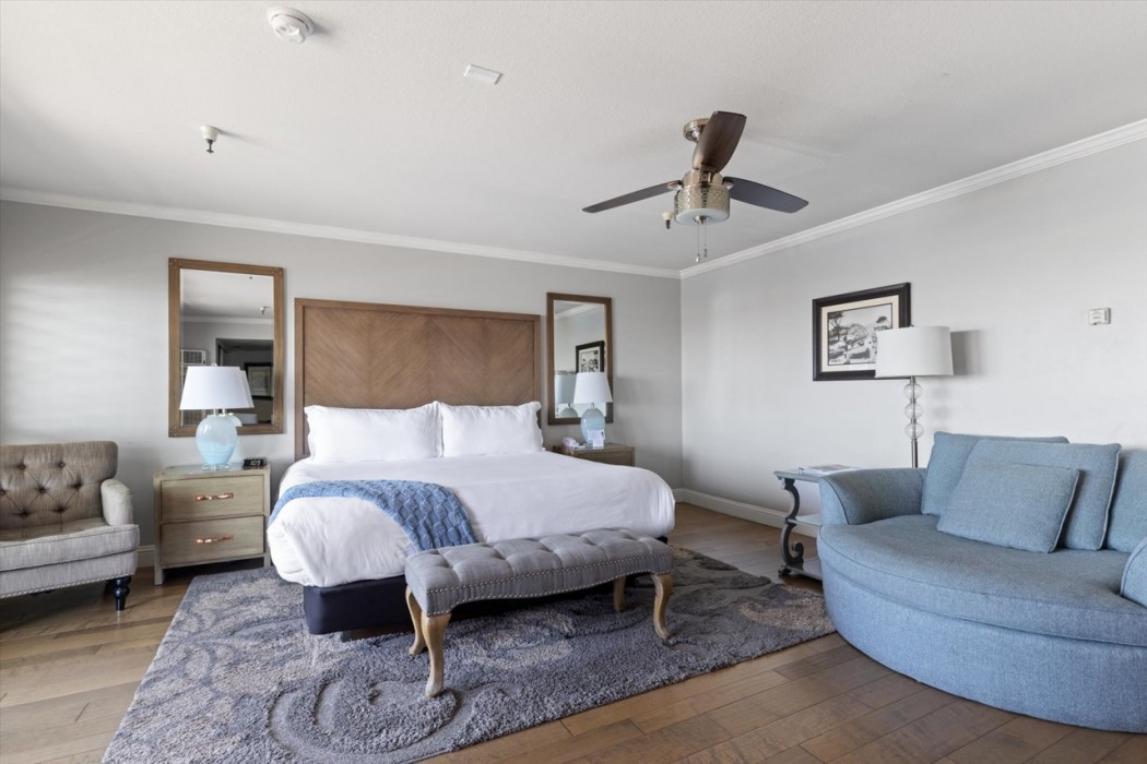 456 Embarcadero Inn Suites 14/77