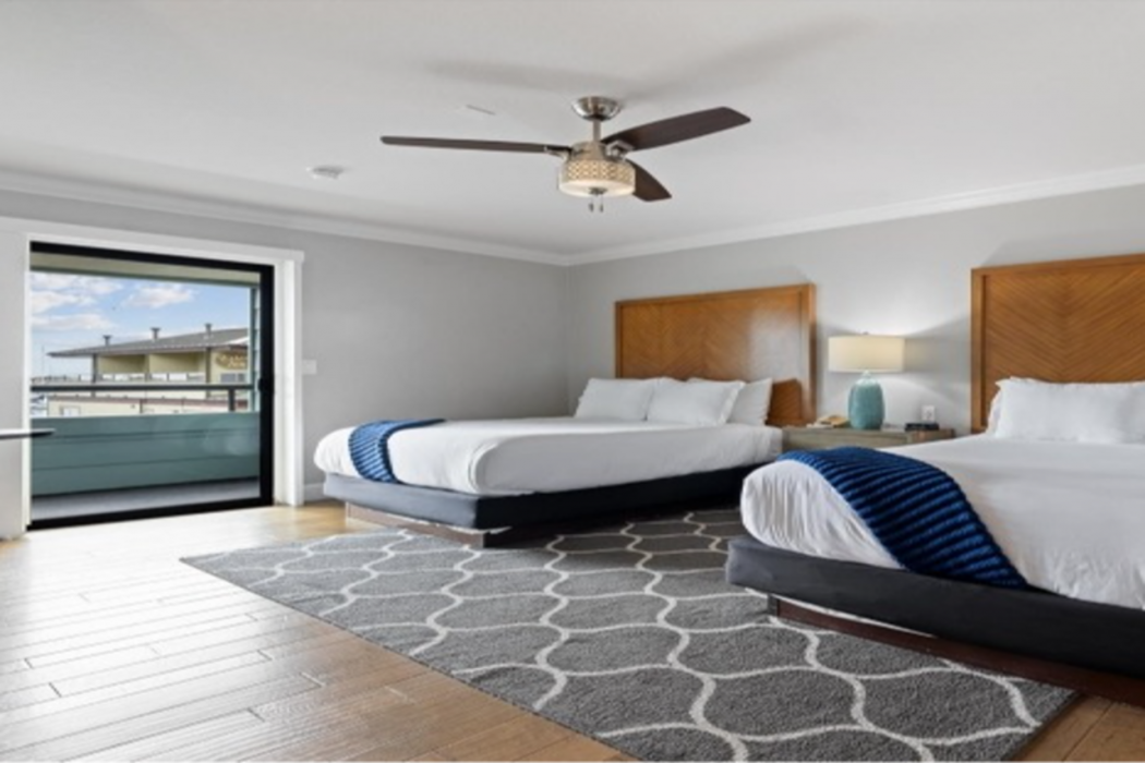 456 Embarcadero Inn Suites 25/77