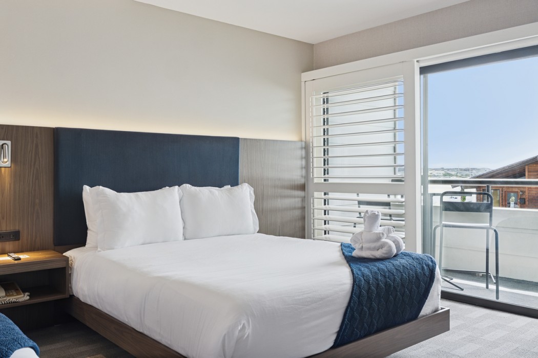 456 Embarcadero Inn Suites 35/77