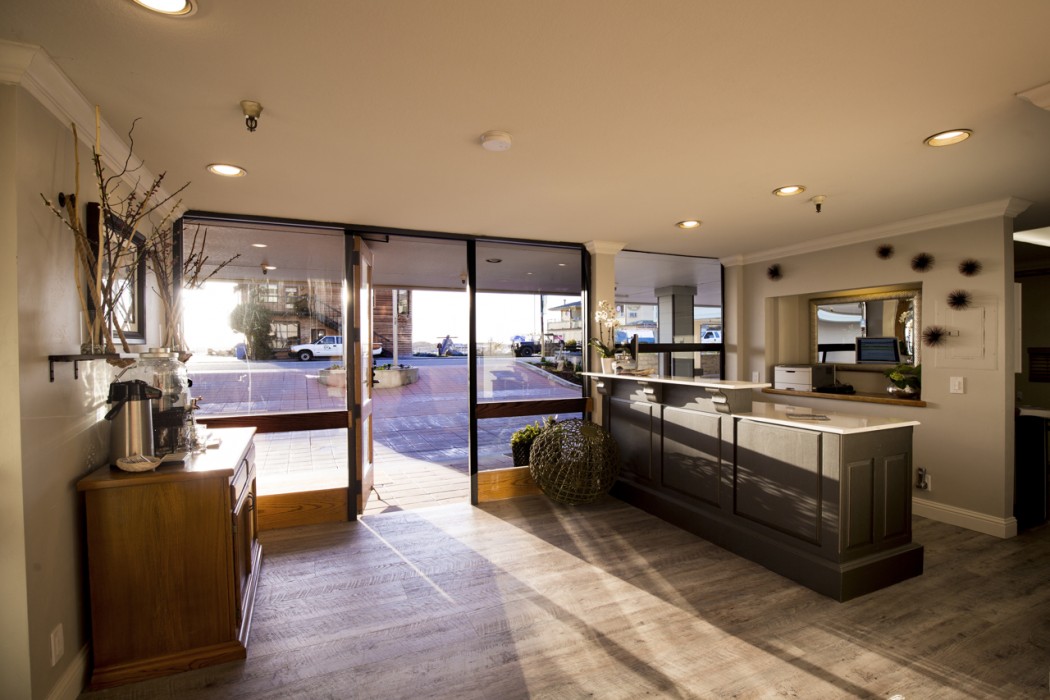 456 Embarcadero Inn Suites 8/77