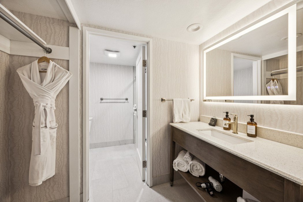 456 Embarcadero Inn Suites 19/77