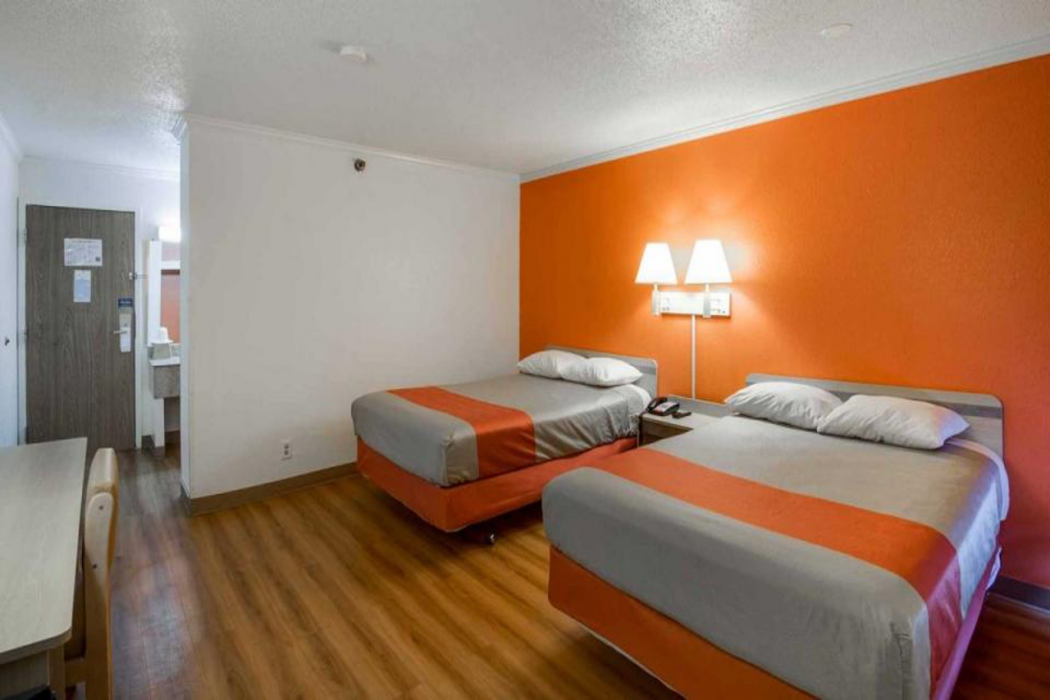 Motel6 Waukegan, IL 17/63